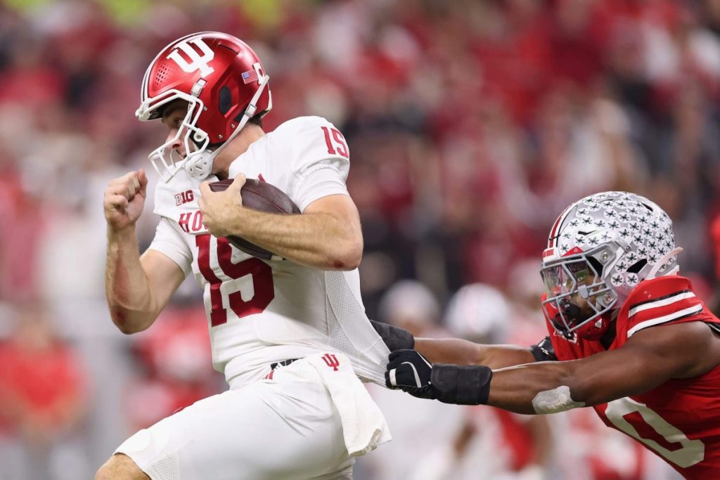 نيويورك جيتس تعوّل على فيرناندو ميندوزا لحل أزمة مركز لاعب الوسط.