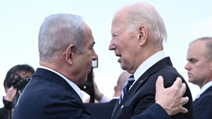 استراتيجية “احتضان نتنياهو”: بن رودس يوضح كيف فقد الديمقراطيون تركيزهم بشأن غزة.