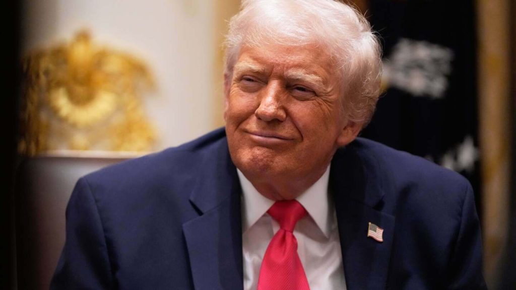 التركيز على الحقيقة: يقول ترامب إن التعريفات الجمركية يمكن أن تحل في النهاية محل ضرائب الدخل الفيدرالية. الخبراء يختلفون