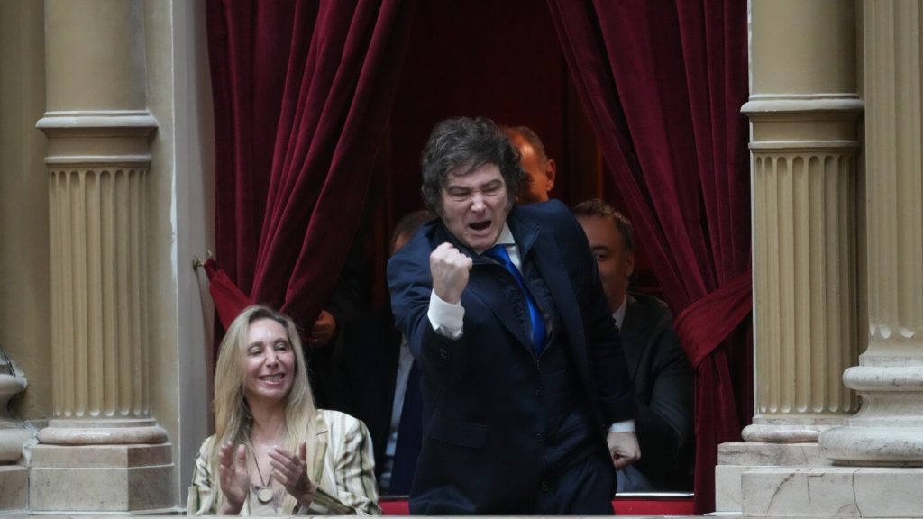 الرئيس الأرجنتيني مايلي يعتزم إصدار سندات بالدولار، متطلعًا إلى العودة إلى الأسواق العالمية