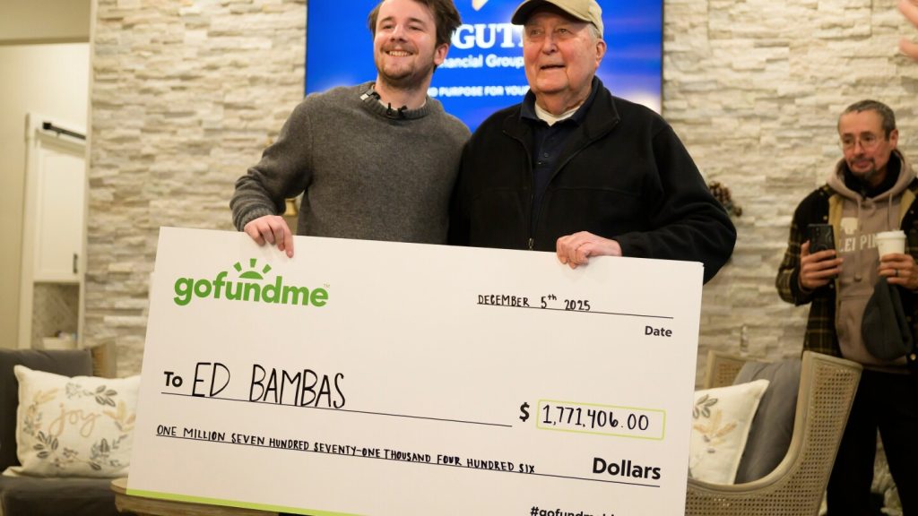 “يا إلهي” – أمين صندوق بقالة في ميشيغان يبلغ من العمر 88 عامًا غارق في هدية مفاجئة بقيمة 1.7 مليون دولار