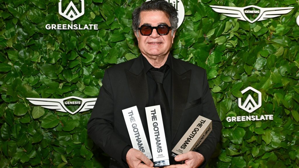 إيران تحكم غيابيا على المخرج الشهير جعفر بناهي بالسجن لمدة عام