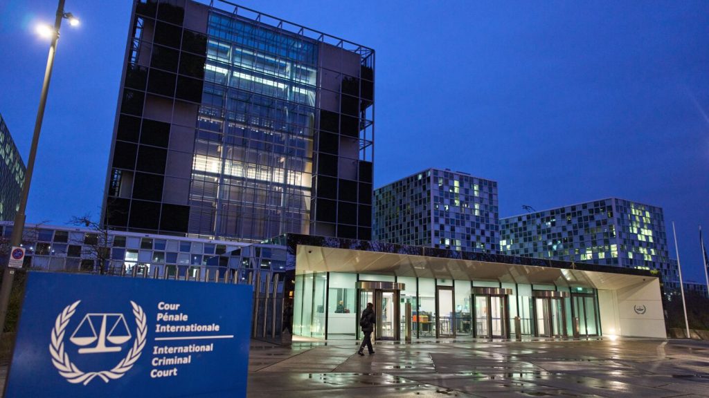 معزولين عن بنوكهم وحتى متجمدين من قبل أليكسا، يظل موظفو المحكمة الجنائية الدولية الخاضعون للعقوبات حازمين