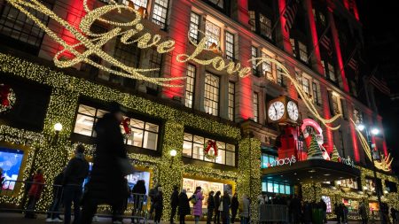 يوم رأس السنة الجديدة: ما هو مفتوح؟ تجار التجزئة. ما هو مغلق؟ الحكومة والبنوك