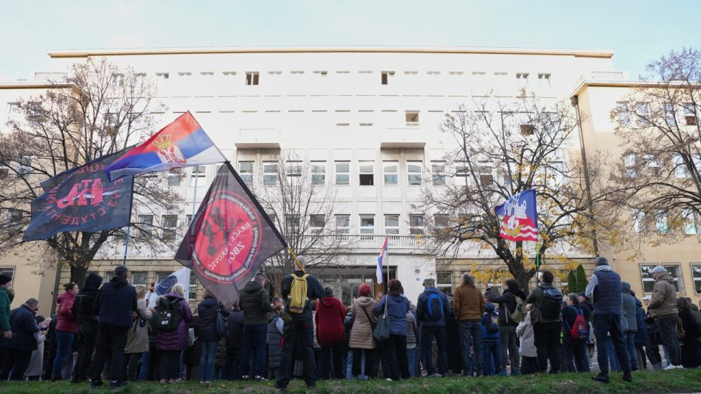 المدعون العامون المعنيون بالجريمة المنظمة في صربيا يوجهون الاتهام إلى وزير وآخرين فيما يتعلق بمشروع مرتبط بكوشنر