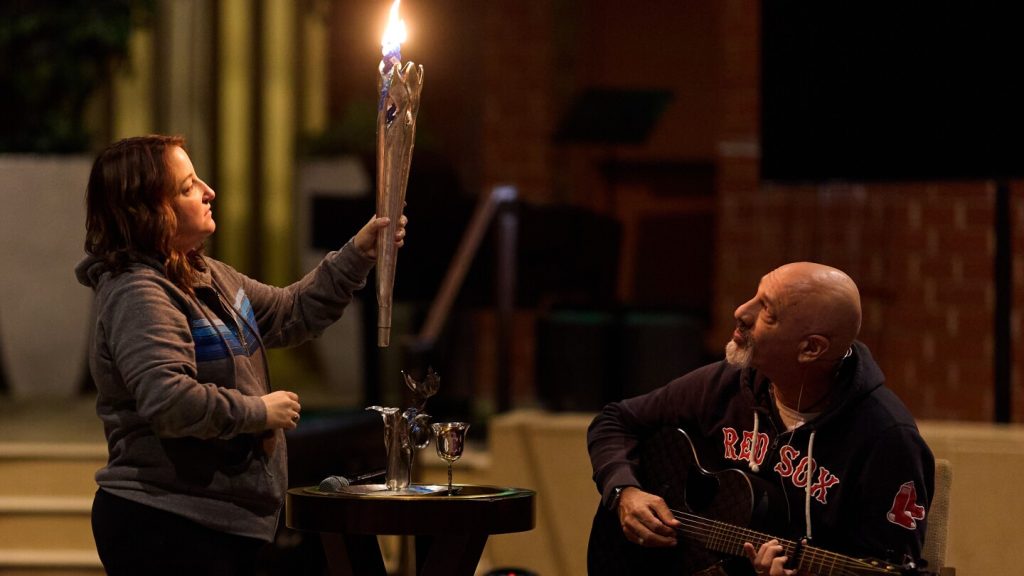 يتبنى القادة الدينيون حمامات صوتية للتواصل مع الباحثين الروحيين