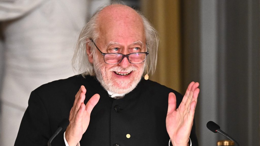 الحائز على جائزة نوبل في الأدب كراسناهوركاي يلقي محاضرة نادرة في ستوكهولم