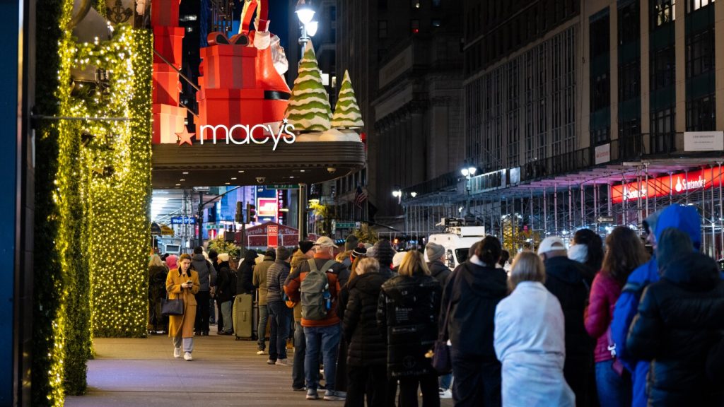 تحسنت معنويات المستهلكين في الولايات المتحدة هذا الشهر لكنها لا تزال ضعيفة، حسبما أفادت جامعة ميشيغان