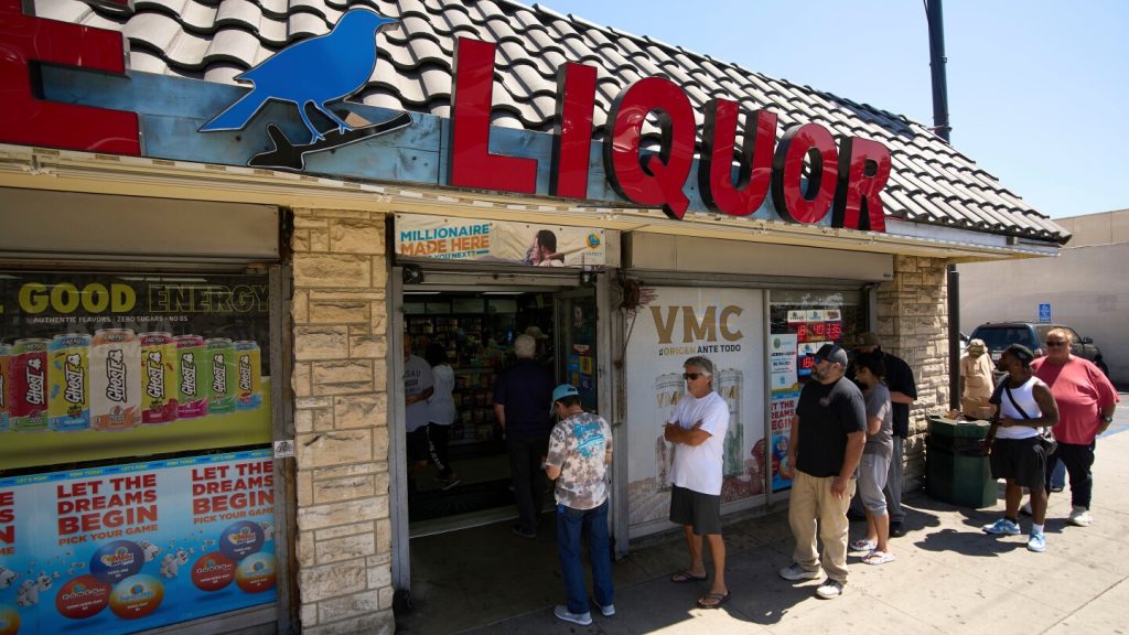 ما هي أكبر 10 جوائز يانصيب أمريكية تم الفوز بها على الإطلاق؟