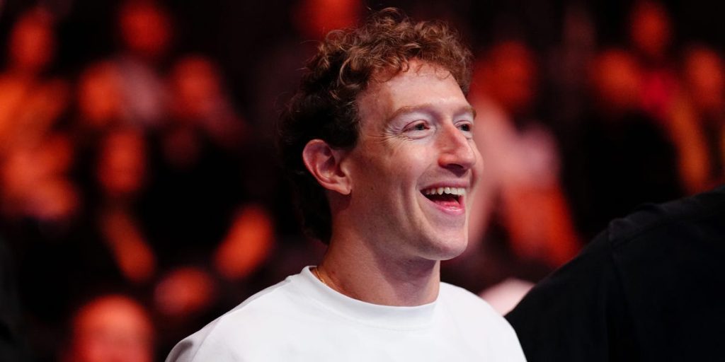 مانوس: مشاركة مؤسسها صورتين تظهران تشابهًا مع مارك زوكربيرج، رئيس شركة ميتا.