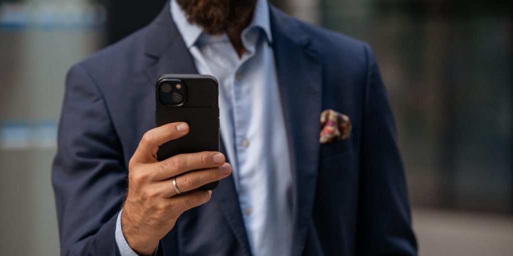 ازدهار الذكاء الاصطناعي يهدد برفع أسعار الهواتف الذكية والحواسيب الشخصية في 2026.