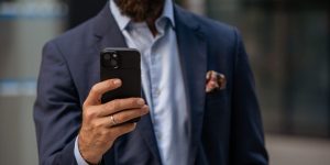 ازدهار الذكاء الاصطناعي يهدد برفع أسعار الهواتف الذكية والحواسيب الشخصية في 2026.