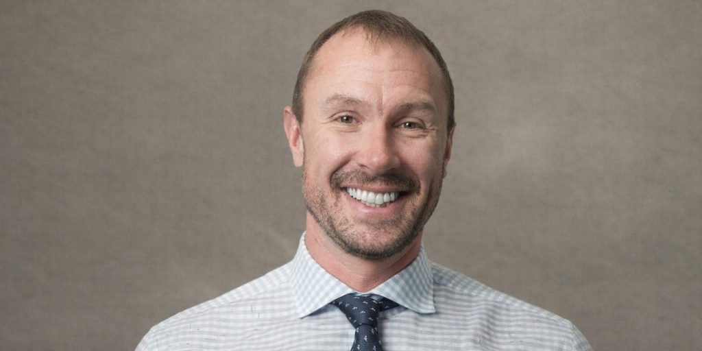 رئيس قسم التكنولوجيا في بلاكستون يرى أن المهندسين المبتدئين أكثر موهبةً لكن فرص التعلم العملي أقل.