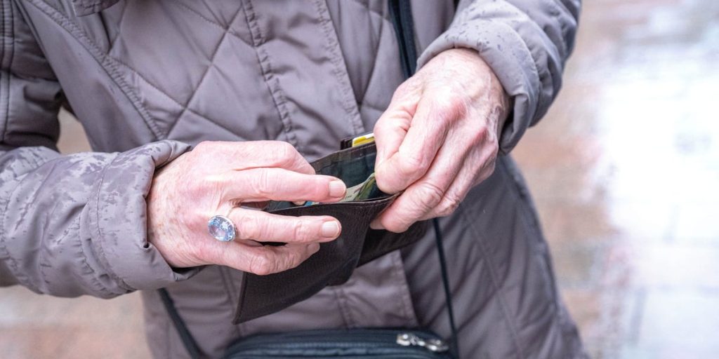 فانغارد تحذر ملايين المتقاعدين من خطأ فادح يؤدي إلى عقوبات ضريبية.