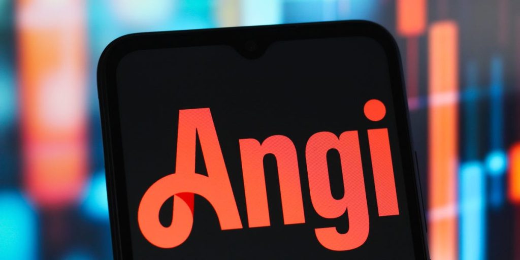 تشمل قائمة الشركات التي تقلّصت موظفيها هذا العام أنجي وتايلويند، وعشرات غيرهما تحذّر من تسريح العمال.