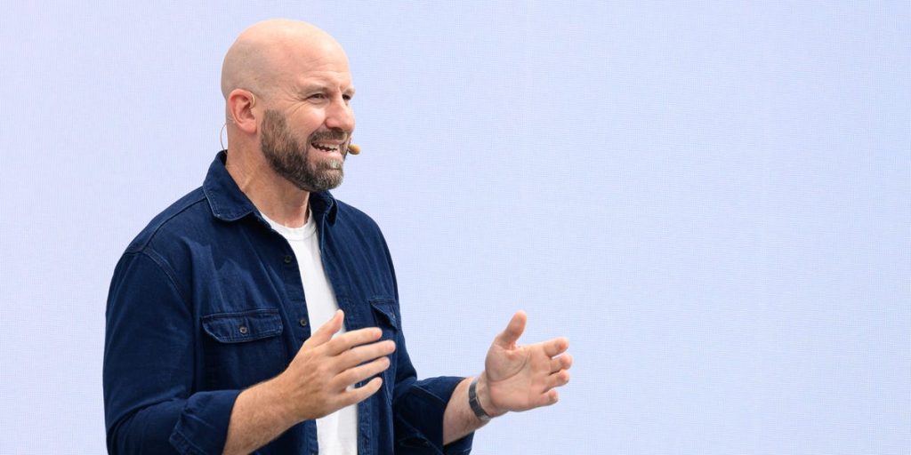 رئيس (Reality Labs) في ميتا يدعو موظفيه لاجتماع “الأهم” لهذا العام، مع التأكيد على الحضور الشخصي.