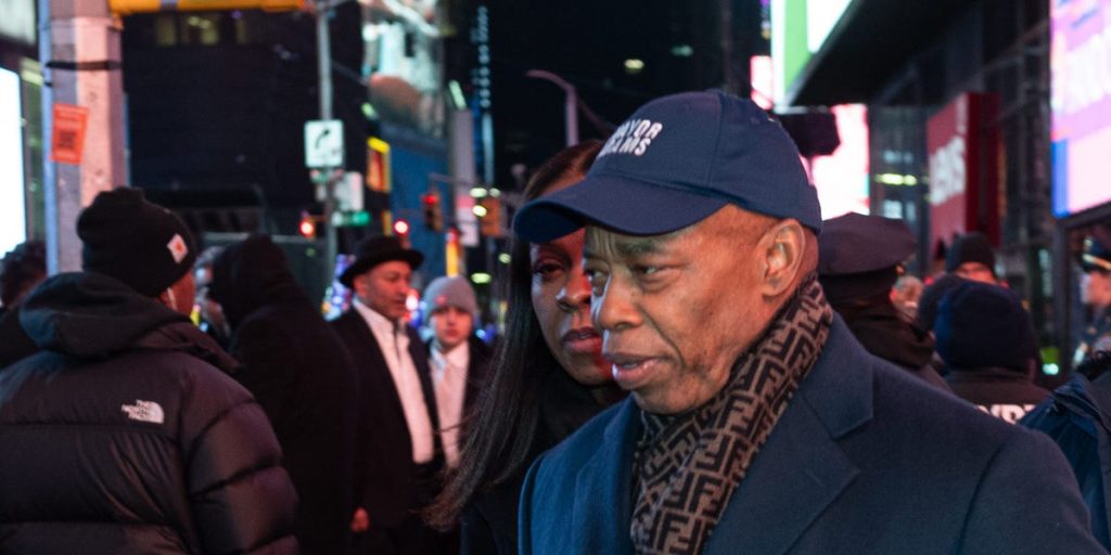 نيويورك: صعود وهبوط قيمة الرمز الرقمي (crypto-token) لعمدة المدينة إريك آدامز مرتبط بمطور عقاري مثير للجدل في بروكلين.