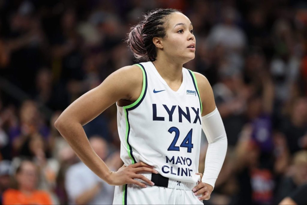 نافِيسَة كوليير تغيب عن موسم (Unrivaled) وعن بداية محتملة لدوري WNBA إثر جراحات في الكاحل.