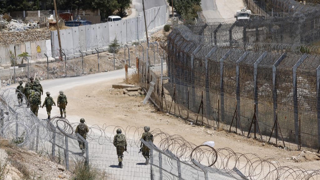 مسؤولون إسرائيليون وسوريون يعقدون محادثات “إيجابية” بشأن اتفاق أمني.