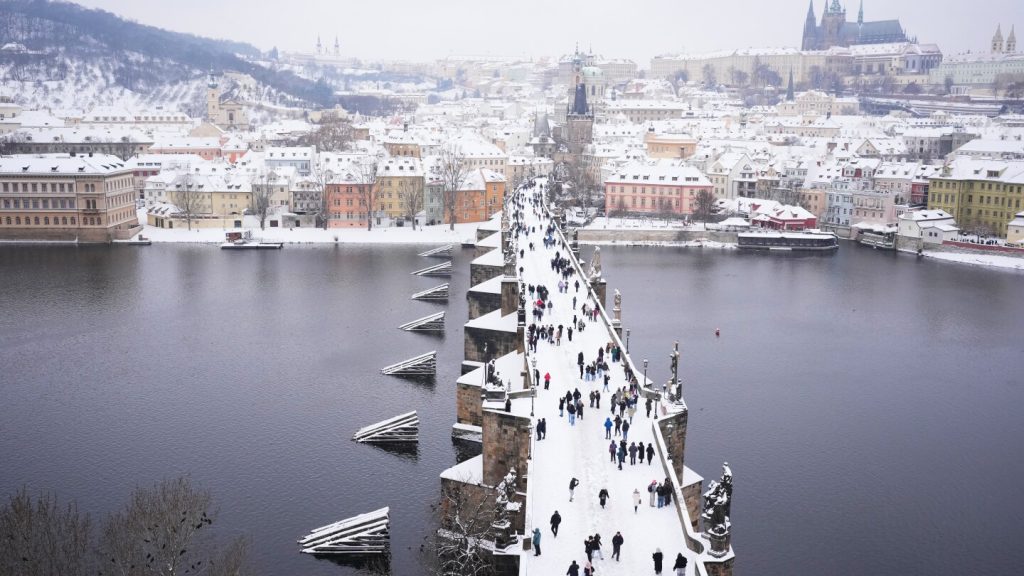 عاصفة شتوية تضرب المملكة المتحدة وفرنسا مع انتشار موجة البرد في جميع أنحاء أوروبا