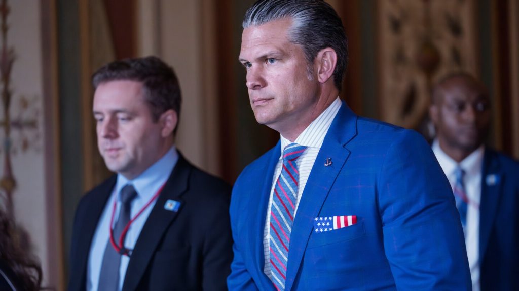 يتبنى البنتاغون برنامج الدردشة الآلي Grok AI الخاص بـ Musk لأنه يثير غضبًا عالميًا