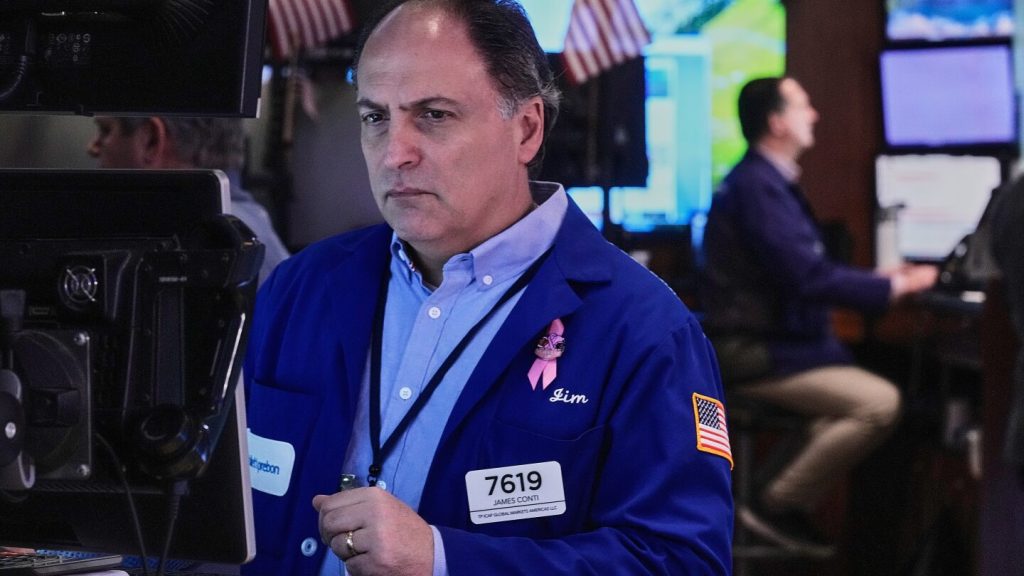 الأسهم تقترب قليلاً من أحدث سجلاتها في وول ستريت