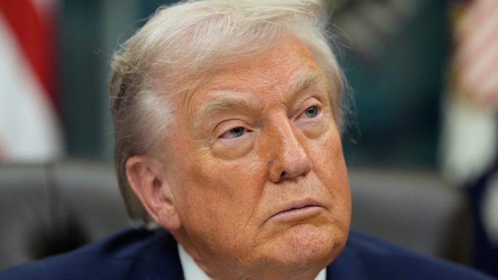 أمر الرئيس ترامب بسحب الاستثمارات في صفقة رقائق بقيمة 2.9 مليون دولار لحماية المصالح الأمنية الأمريكية