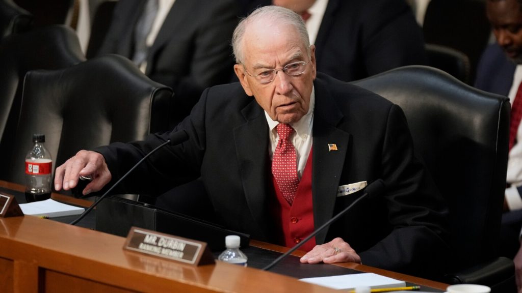 تؤدي مراجعة محقق SafeSport المطرود إلى إعادة فتح 3 حالات من أصل 114 حالة