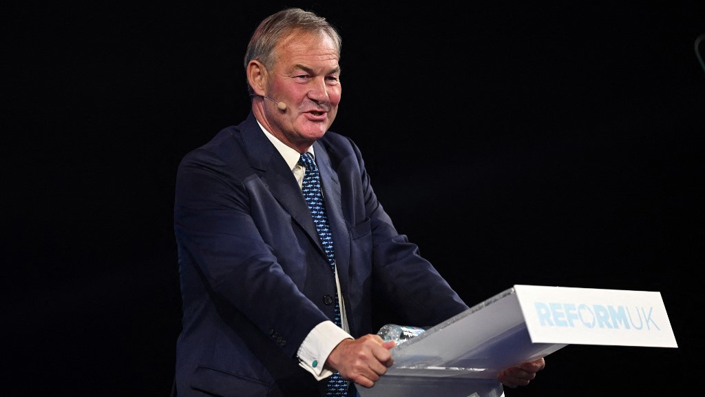 حزب «استعادة بريطانيا» المدعوم من ماسك ينطلق برؤية يمينية متشددة