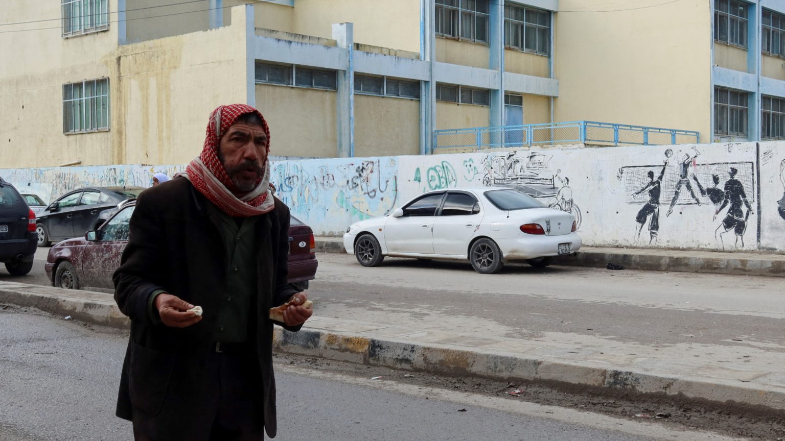 الأردن: خفض رواتب الأونروا يثير مخاوف من “تفكيك” الوكالة