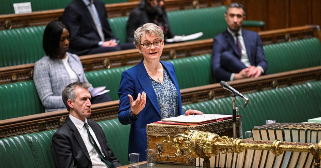 بريطانيا تدين الحكم بالسجن 10 سنوات على زوجين بريطانيين في إيران