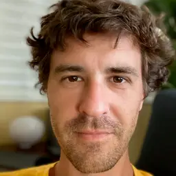 A headshot of Tyler Hayes.