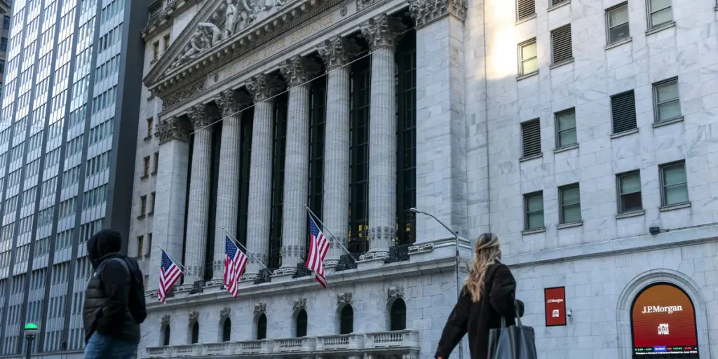 لماذا يحمل دب وول ستريت الأسطوري نبرة متفائلة فجأة؟