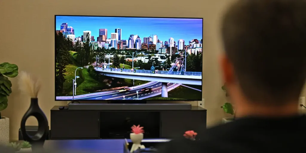 أفضل 5 أجهزة تلفزيون 75 و77 بوصة لعام 2026