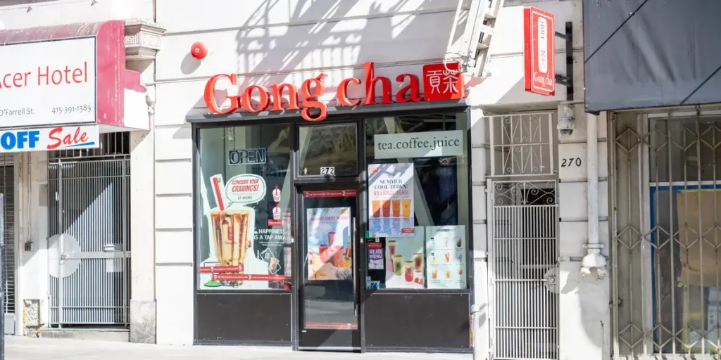 مؤسس سلسلة بوبا الضخمة يفتح متاجر بجانب ستاربكس لجذب جزء من عملائها