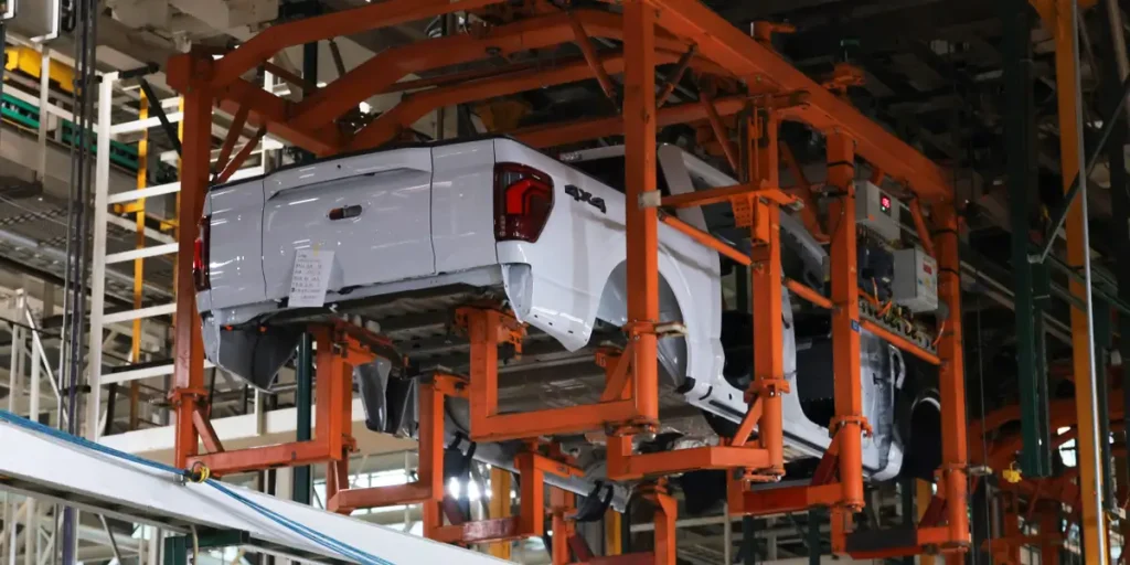 بايبر ساندلر توصي بشراء 14 سهماً مستفيدة من دورة تصنيع قوية