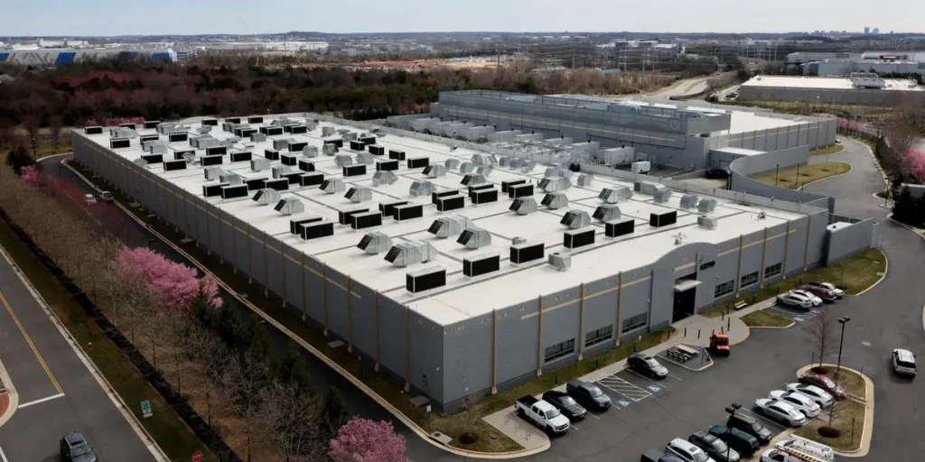 مراكز البيانات أكبر أمثلة تأثير الذكاء الاصطناعي في الواقع