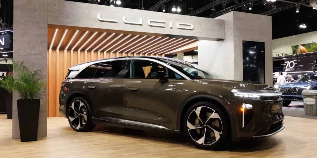 لوسيد تخفض 12% من قوتها العاملة الأمريكية مع اشتداد ظروف سوق السيارات الكهربائية