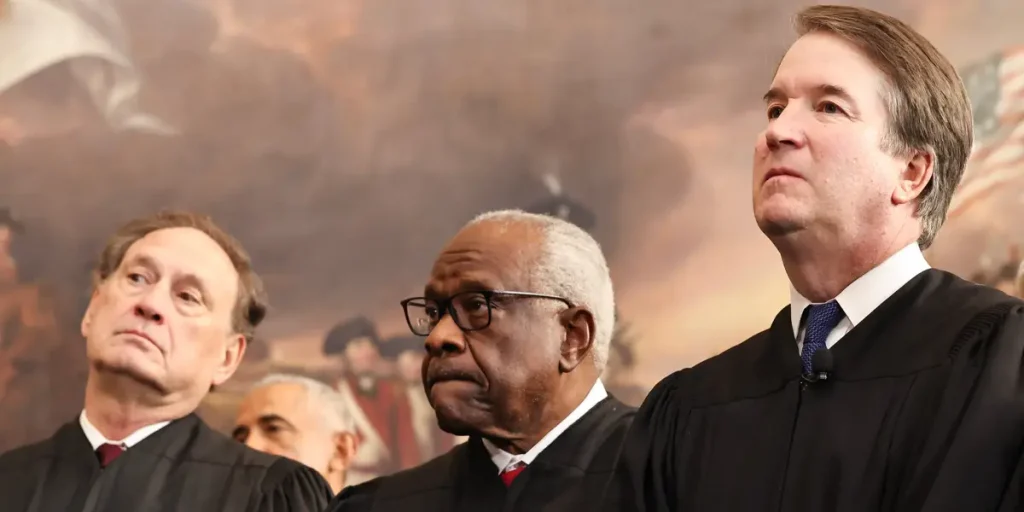 كافانوخ يخالف: تعرفة ترامب “قانونية بوضوح” بغض النظر عن سياساتها