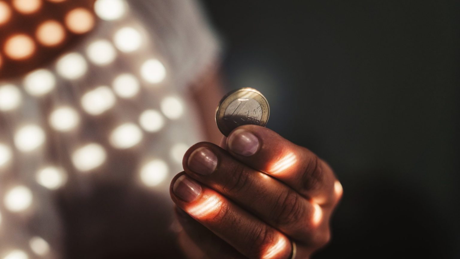 تراجع تضخم مؤشر أسعار المستهلك في بريطانيا، وتضخم قطاع الخدمات عنيد.