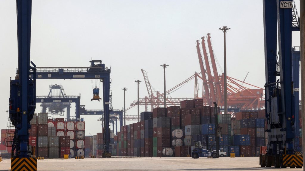 موانئ دبي العالمية تبيع حصة جزئية في ميناء جدة الإسلامي بالسعودية