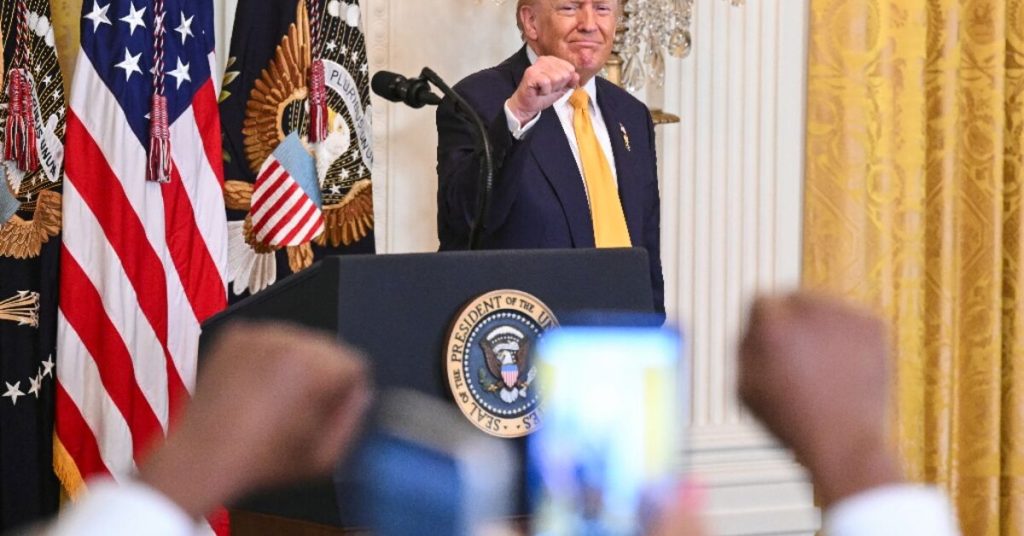 ترامب يبدأ “مجلس السلام” ويتطلع إلى غزة وما بعدها