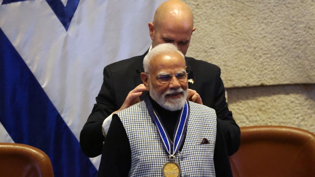 نتنياهو يتهم باختلاق جائزة للكنيست لمودي