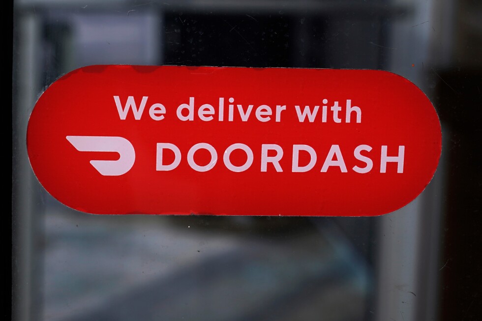 تشهد شركة DoorDash نموًا ربع سنوي قويًا في المبيعات والطلبات ولكنها تحذر من التكاليف الكبيرة