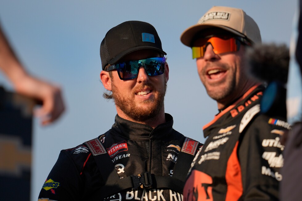 من مستخدم YouTube إلى سائق NASCAR: يوسع كليتوس ماكفارلاند سيرته الذاتية في السباق في دايتونا