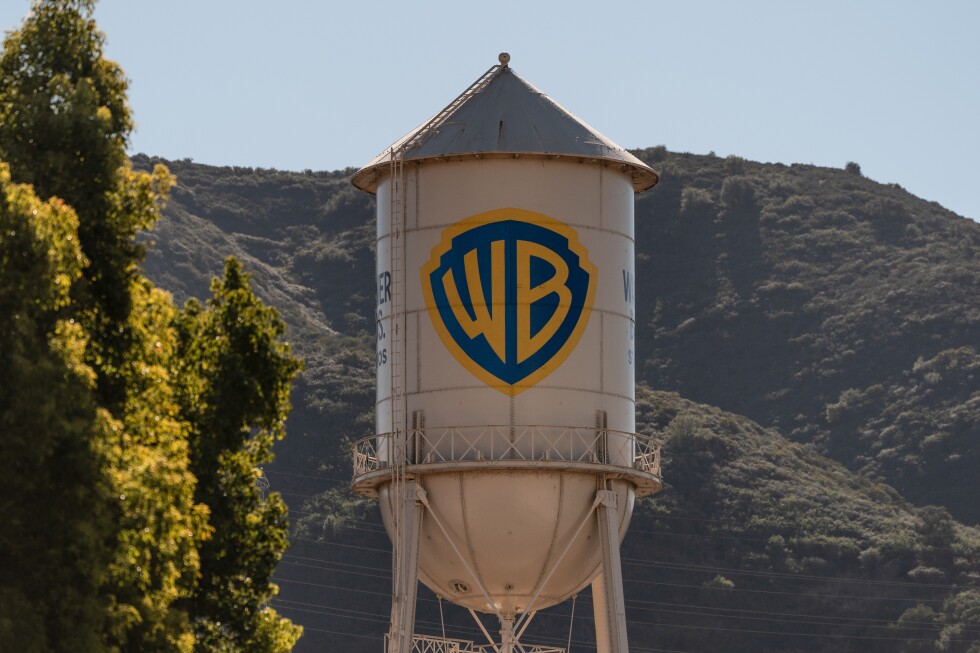تعيد شركة Warner Bros فتح محادثات الاستحواذ مع شركة Paramount بعد حصولها على تنازل من Netflix