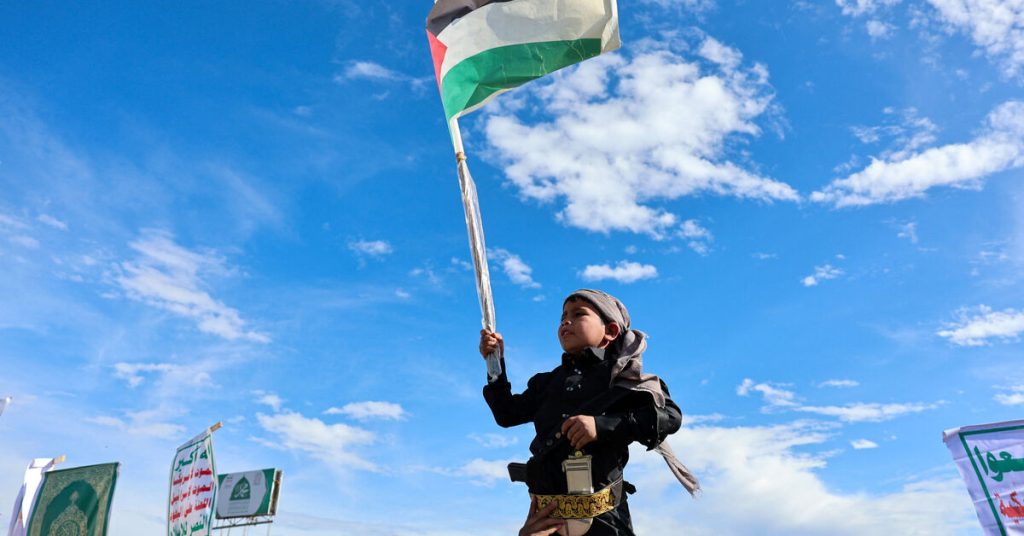 الحوثيون في اليمن يؤكدون إطلاق هجوم على إسرائيل لأول مرة في الحرب الحالية