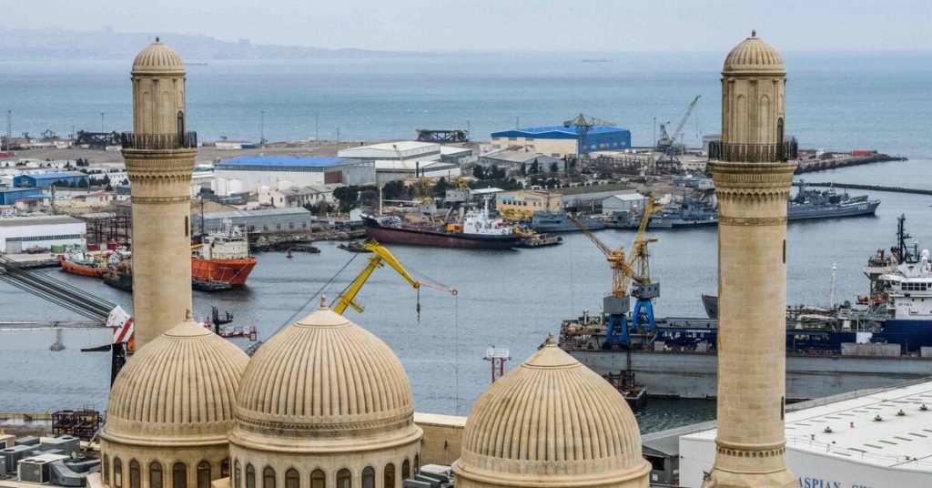 آذربيجان تستفيد من حرب إيران وتهدد بخسارتها