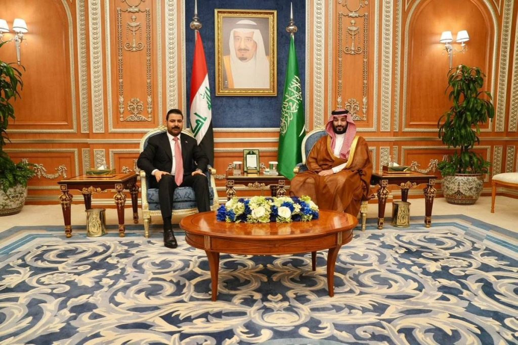 ولي العهد السعودي ورئيس وزراء العراق يناقشان المنطقة وجهود التنسيق
