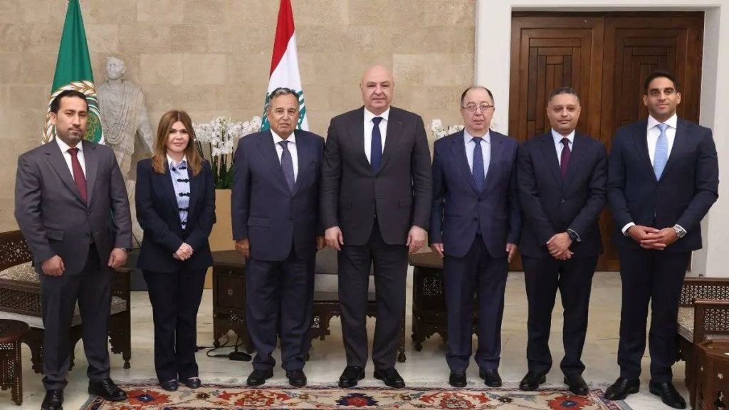 الرئيس اللبناني والأمين العام للجامعة العربية يناقشان التطورات في لبنان والمنطقة